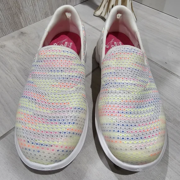 Skechers Women's Go Walk Multicolor Slip-On Shoes Size 5 - Picture 2 of 6
